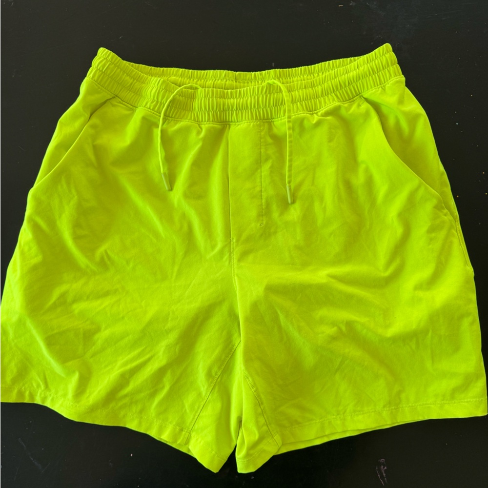 Lululemon pace breaker shorts 7” lined neon highlight yellow L